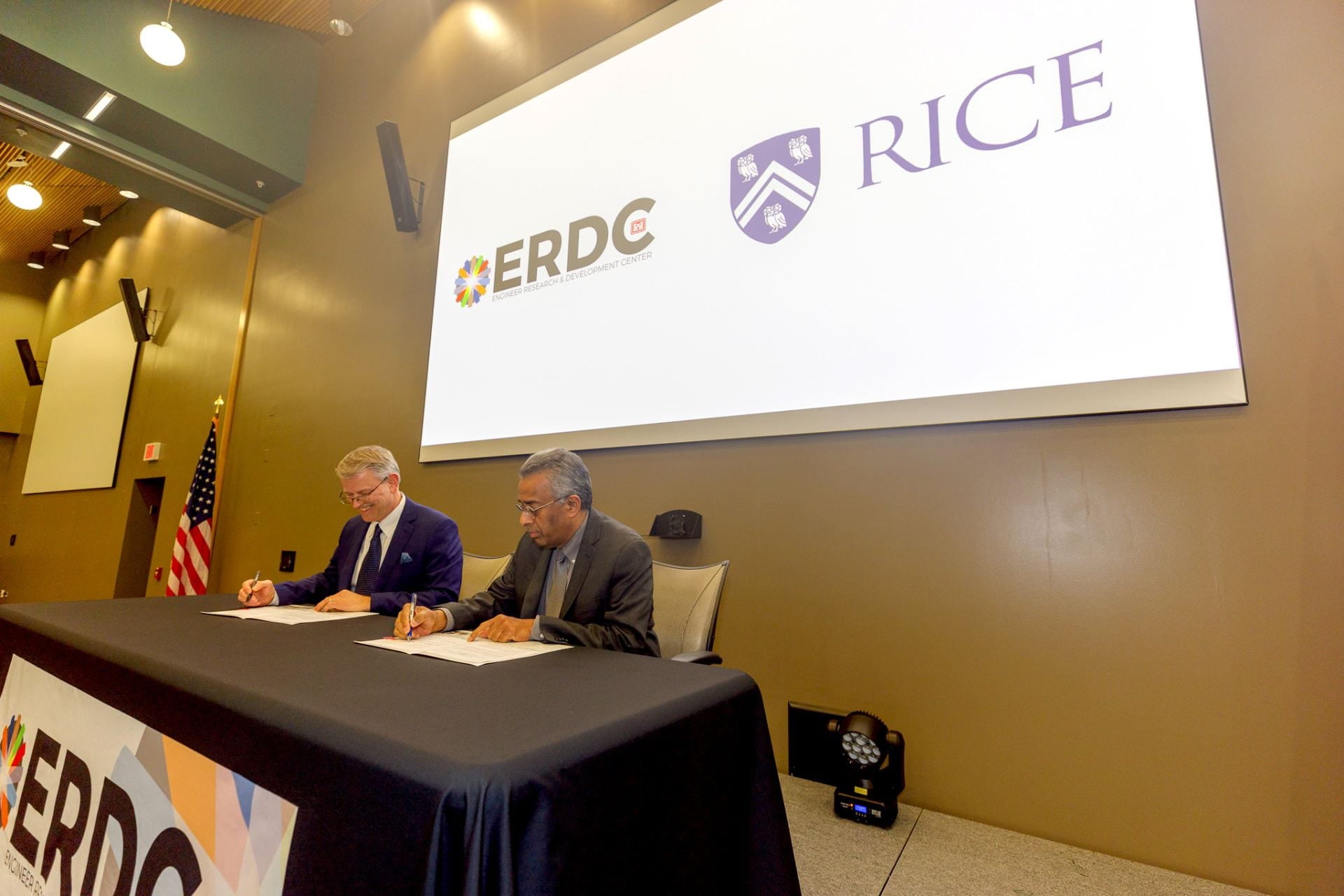 CAPTION: ERDC Director David Pittman (left) and Rice’s Executive Vice President for Research Ramamoorthy Ramesh signed an educational partnership agreement during a trip by Rice I-ACED students to the research and development facility headquartered in Vicksburg, Mississippi. (Credit: Khary Ratliff/ERDC)